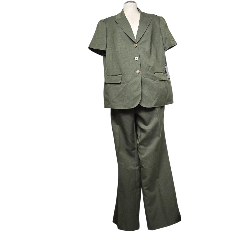 NWT Tahari Olive Green 2 Piece Suit Set Short Sleeves Jacket & Pants 18W
